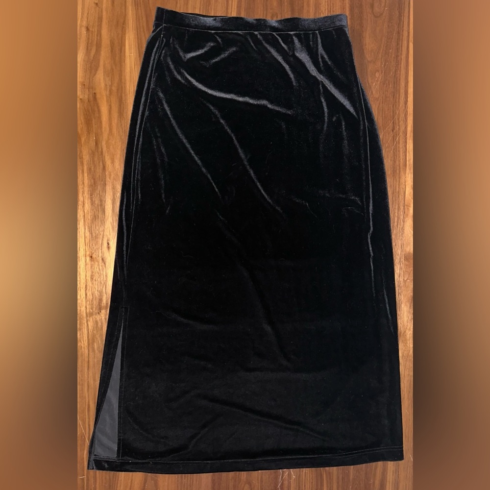 Merona skirt with slit on one side at bottom